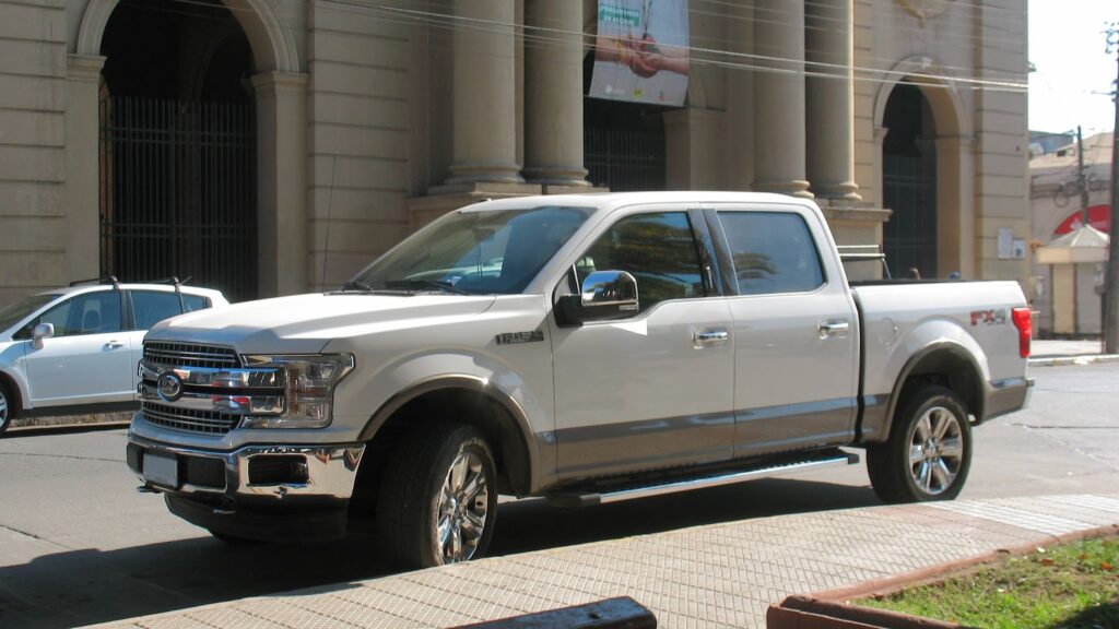 Ford F-150 crew cab oxford white