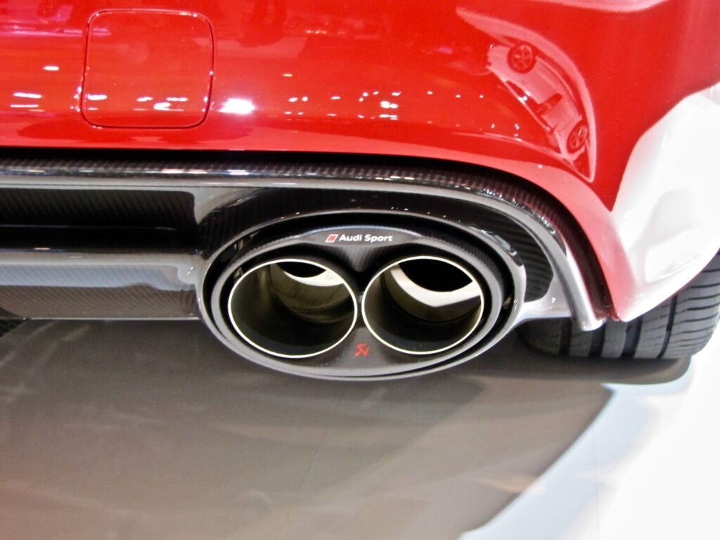 Double exhaust pipe